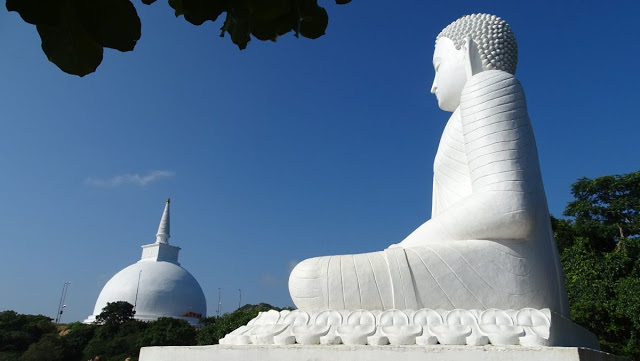 Tempel, Berge und weite Aussichten